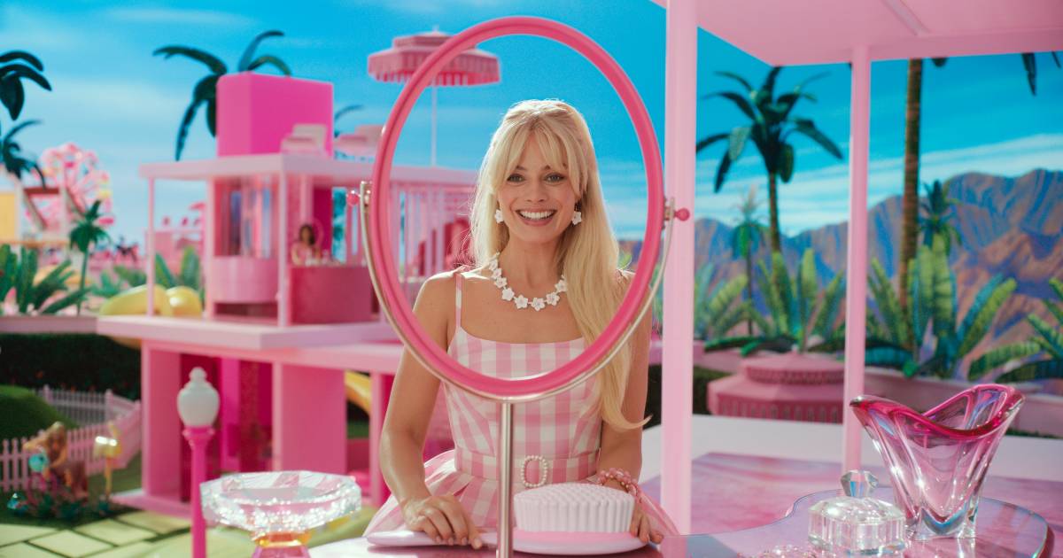 Много розовой и флуоресцентной одежды и не очень хорошая Барби: Warner Bros.  Выпускает официальный трейлер фильма «Барби».  фильм
