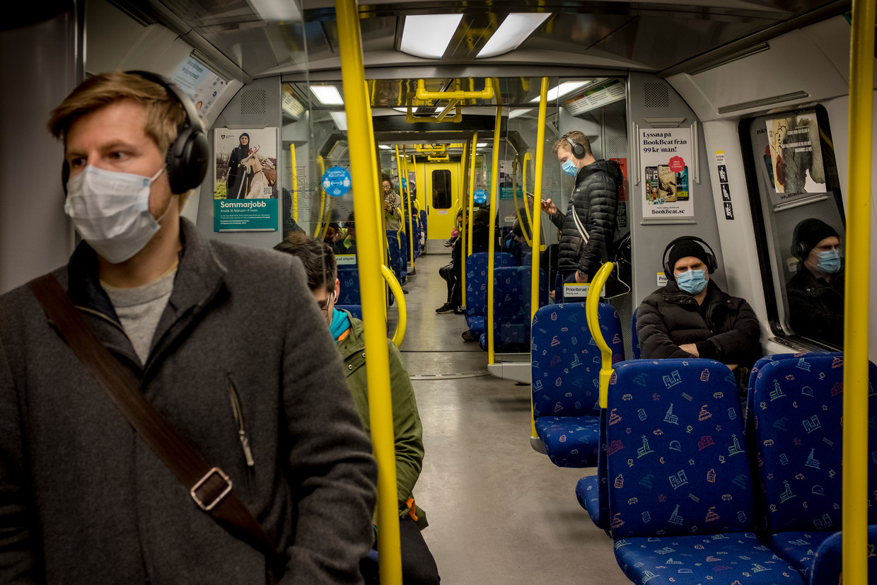 Anche se le maschere non sono obbligatorie sui trasporti pubblici in Svezia.  Immagine Getty Images