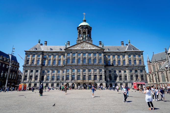 AMSTERDAM - Het Koninklijk Paleis op de Dam in Amsterdam maakt deze dagen extra reclame op sociale media om mensen erop te wijzen dat het paleis tijdens de kerstvakantie volop is te bezichtigen. ,,Je bent van harte welkom”, aldus de boodschap.