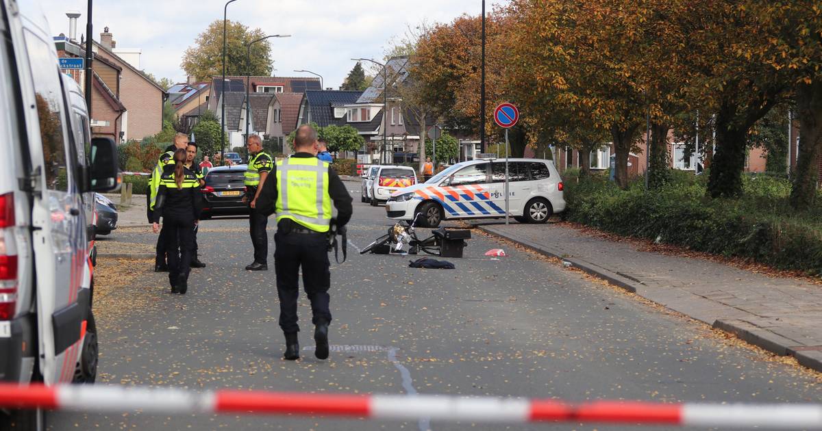 Vrachtwagenchauffeur bekneld geraakt na aanrijding op A12 bij De Meern.
