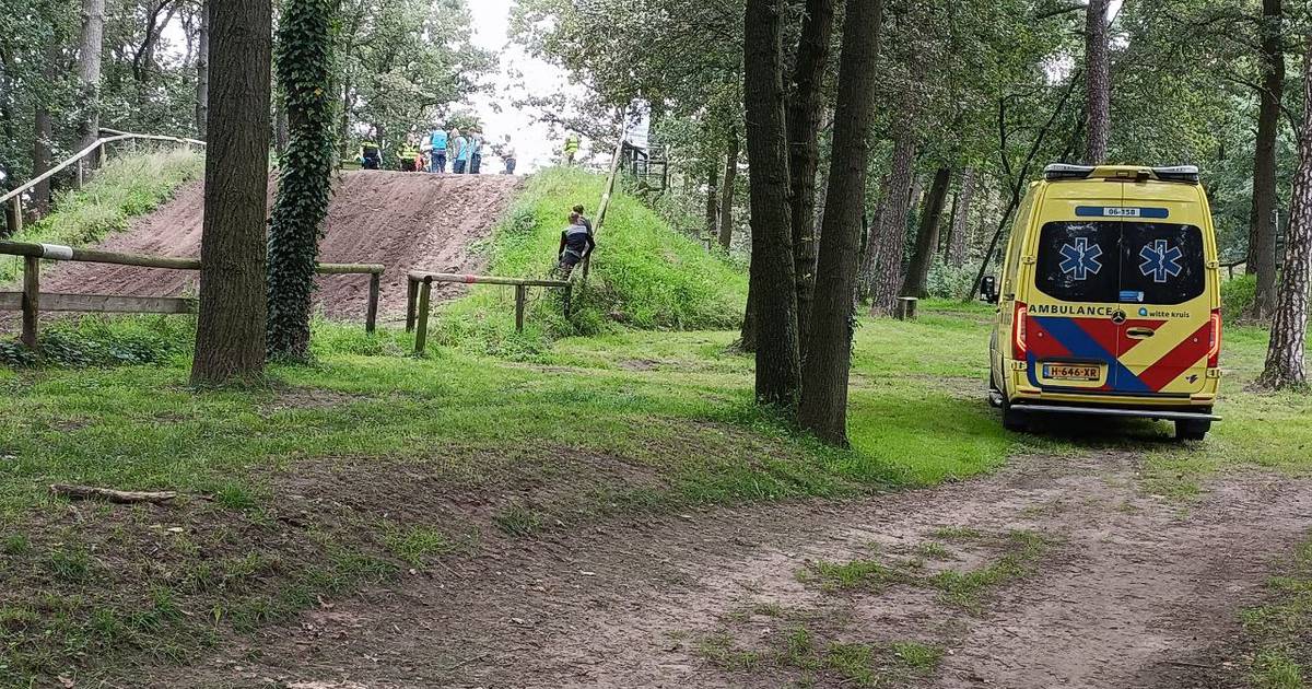 Motorrijder gewond bij botsing op crossbaan in de Achterhoek.