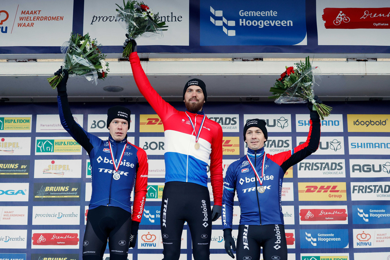 Joris Nieuwenhuis dankt afwezige Mathieu van der Poel ‘Kunnen wij ook