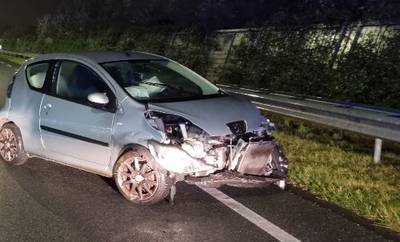 Bestuurder rijdt tegen vangrail in Den Dungen en neemt vervolgens de benen