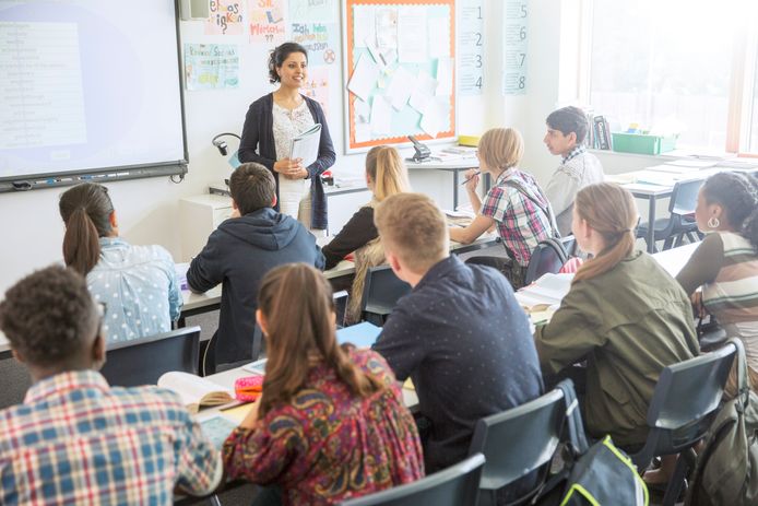 Vlaamse regering maakt 200 miljoen euro vrij voor extra klassen in het secundair en lager onderwijs.