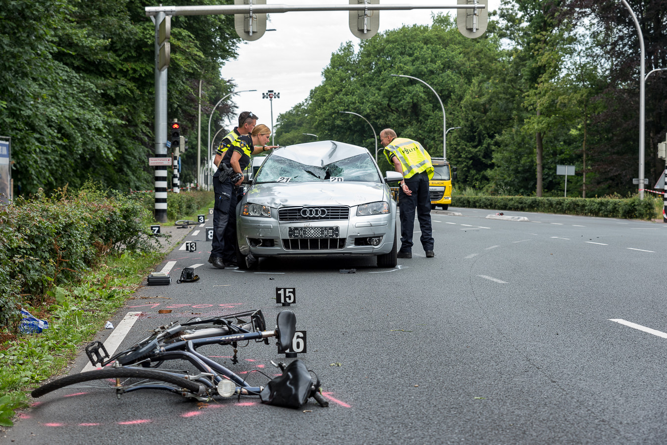 Ongeluk Bredaseweg Tilburg Automobilist Op Vrije Voeten Slachtoffers Nog Steeds Kritiek Foto Ed Nl