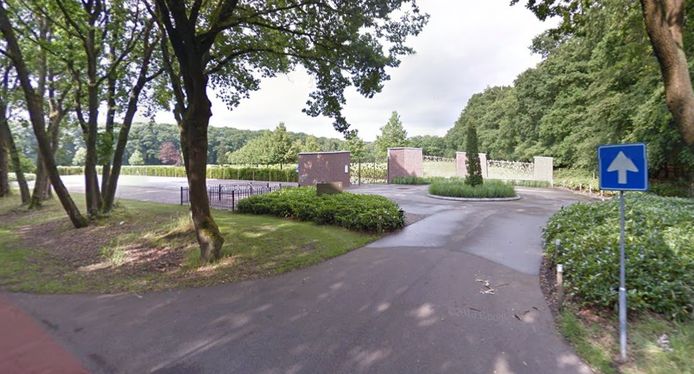 Op Het Kleine Blik, dat grenst aan de gemeentelijke begraafplaats in Nijverdal, wordt een natuurbegraafplaats aangelegd.