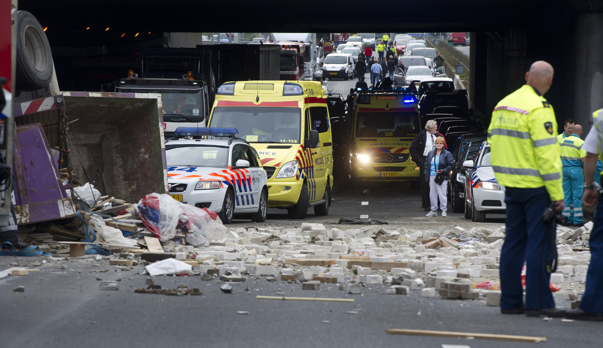 Een ongeluk uit 2012 op de A10. Foto ter illustratie Beeld anp