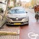 Zijn deze smalle parkeerplekken in de Plantage Kerklaan bedacht door een komiek?