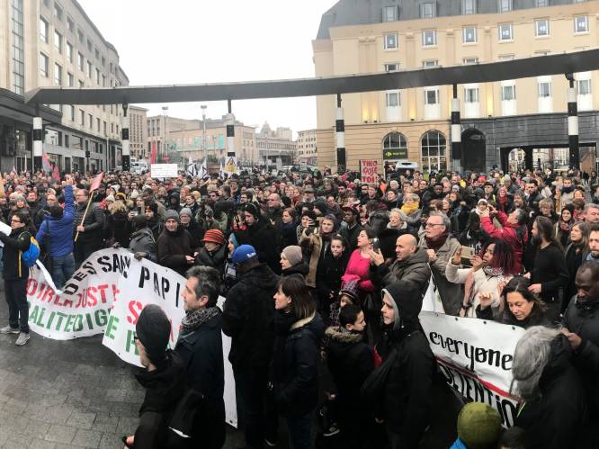 250 tot 300 betogers geven Theo Francken "bevel regering te verlaten"