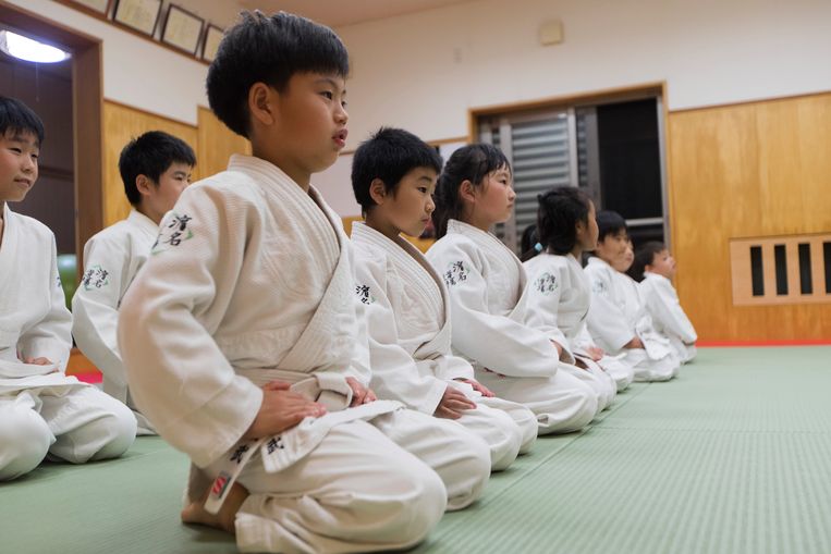 Jonge Japanse judoka's, keurig in het gelid.  Beeld AP