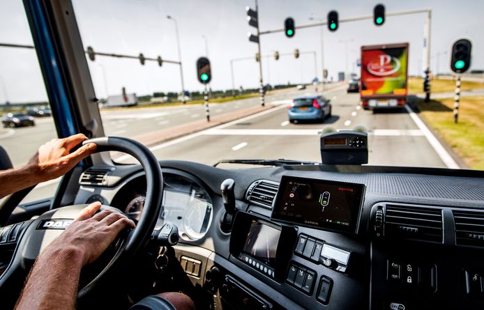 Beroepschauffeurs die geboren zijn vóór 1 juli 1955 hebben nu nog een vrijstelling voor een zogeheten code 95 op het rijbewijs. Maar dat verandert per 1 november.
