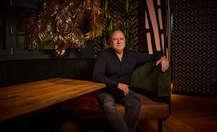 Ad Schaap in het onlangs geopende Beren Restaurant in Rotterdam-Alexandrium: ,,Als het goed gaat, kijk om je heen. Als het slecht gaat, kijk dan in de spiegel.’’