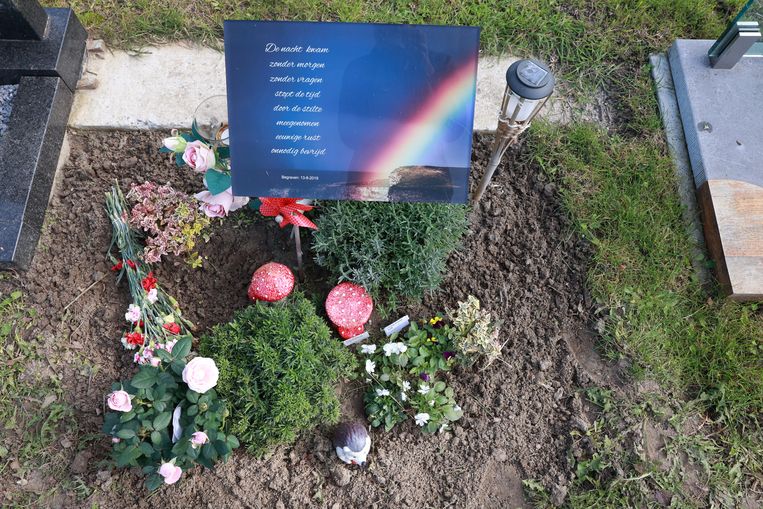 Het graf van de Noord-Franse Jocelyne Decroix in Westdorpe. Beeld Arie Kievit