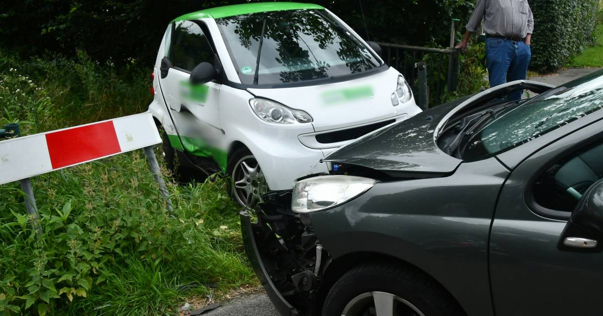 Vrouw gewond bij aanrijding op Badweg in Enschede.