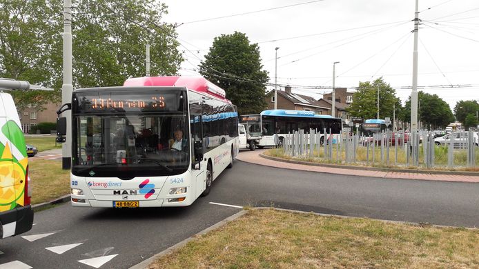 Reiziger bus uit door toenemend verkeer | Regio | destentor.nl