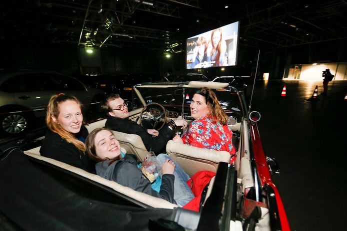 groef Ontwarren Absoluut Film kijken in je auto in de Jaarbeurs: 'Dit is geniaal' | Utrecht | AD.nl
