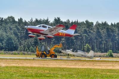 Vliegtuigje raakt van de baan bij Kempen Airport: ‘Heel rustig, z'n neusje pakte wat wind’