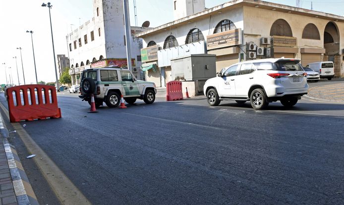 De politie heeft de straat afgezet die leidt naar de niet-islamitische begraafplaats in Jeddah.