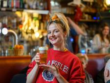 Cafébazin Lizzie viert tien jaar ondernemerschap met nieuw bier: “50% power - 42,5% liefde - 7,5% alcohol en 100% plezier”