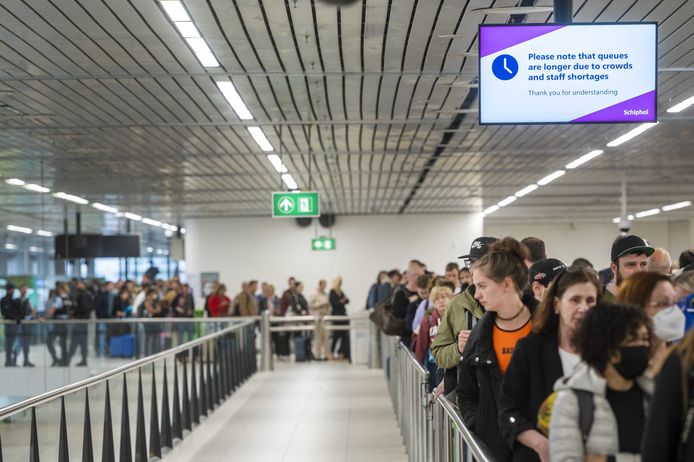 Drukte Op Schiphol: Vanaf Vrijdag Mogen Alleen Reizigers Die Binnen 4 Uur  Vliegen Vertrekhal In | Binnenland | Ad.Nl