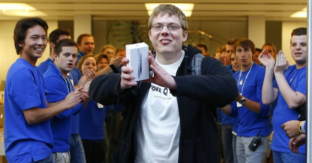 Vechtpartijen in lange file voor nieuwe iPhone in