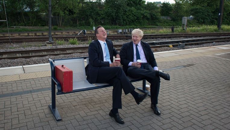 'Great friends' voor de camera, maar achter de schermen vechten Boris Johnson en David Cameron al vele jaren een bittere strijd uit. Beeld RV