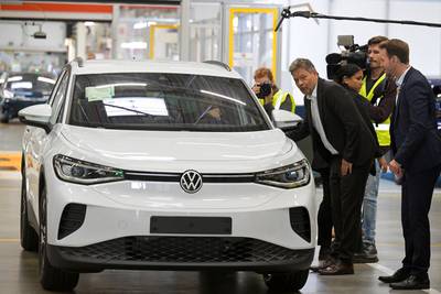 German minister calls on Volkswagen not to close factories