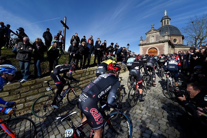 De Muur van Geraardsbergen tijdens Omloop het Nieuwsblad in 2015.