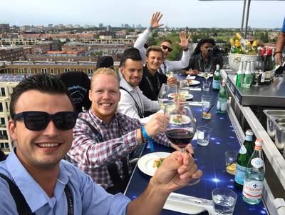 Kleine Schorre neemt high wine letterlijk met een proeverij zwevend op 50 meter hoogte