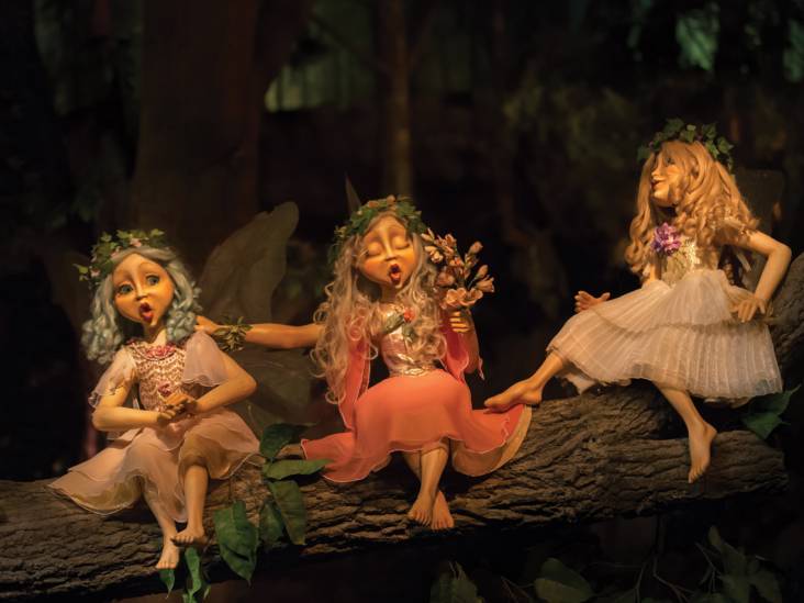 Elfjes met verschillende huidskleuren in Droomvlucht Efteling 