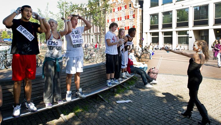 Studenten tijdens de 'ontgroening' van de Amsterdamse Theaterschool. Beeld anp