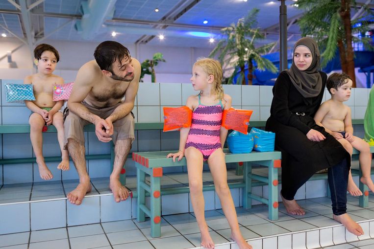 In het zwembad van Sassenheim. Beeld Inge van Mill