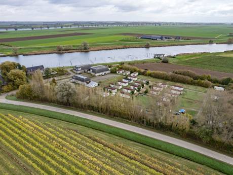 Tranen tijdens raadsvergadering over asielopvang op Hermenzeil: ‘Wij voelen ons niet gehoord’