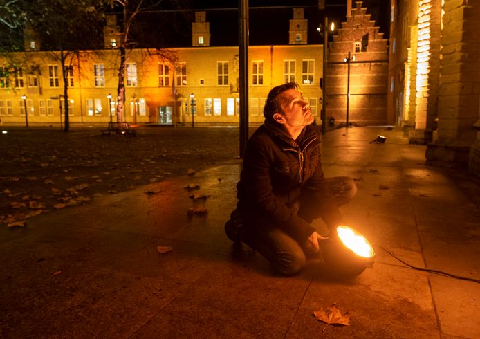 Paco Maaskant licht de adbij uit.