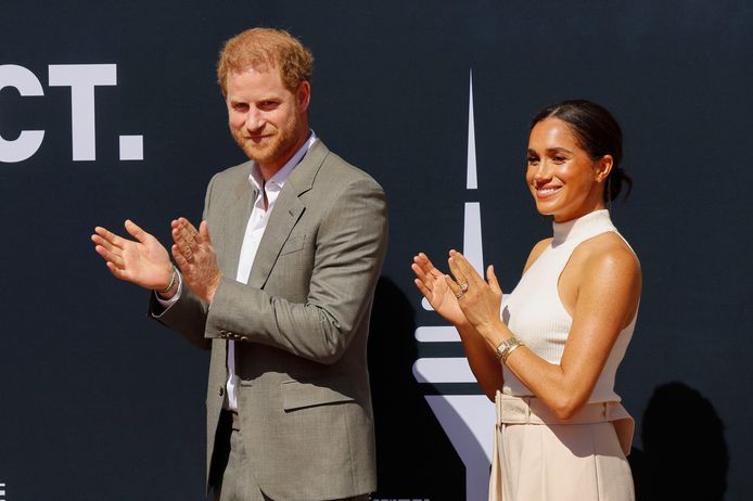 De documentaire over Harry en Meghan komt donderdag uit, maar doet al dagen stof opwaaien.