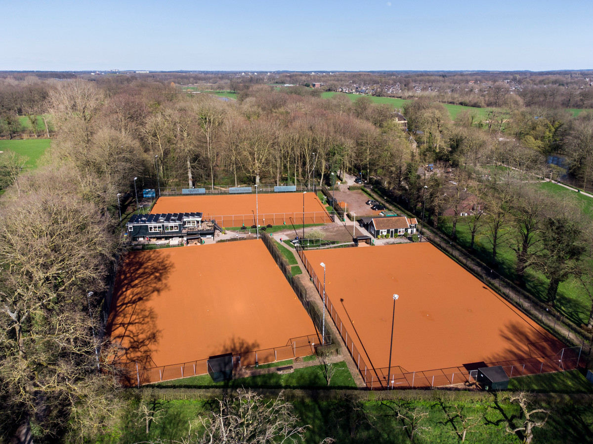 vier-bijzondere-tennisvelden-bezoekers-zijn-jaloers-op-de-ligging-en