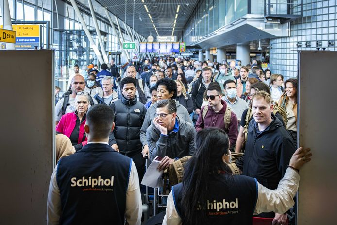 Enorme drukte na de wilde staking op Schiphol.