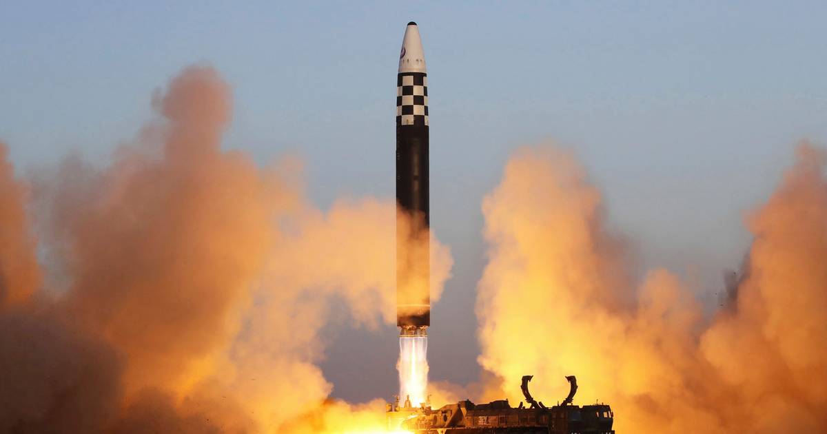 La Corea del Nord lancia due missili balistici |  al di fuori