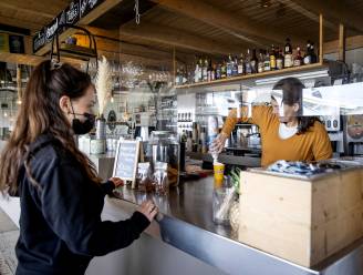 Coronacommissaris adviseert heropening horeca op te schuiven naar midden mei: “Beter niet te snel gaan”