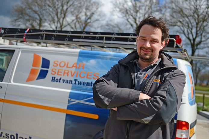 Directeur Egbert Leeftink van Solar Services Hof van Twente: „Mond-tot-mond doet het beter dan een advertentie. Nieuwelingen lopen eerst mee en krijgen wanneer nodig later aanvullende opleiding.”