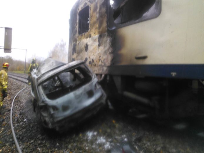 De trein was eerder op de dag al betrokken bij een ongeluk. Toen botste het met een personenvoertuig. Dat voertuig vloog in brand maar er raakte niemand gewond.