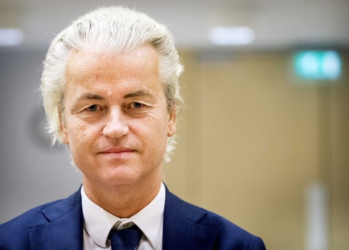 Geert Wilders in de extra beveiligde rechtbank bij Schiphol.