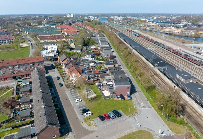 De westelijke spoorzone in het gebied Wierdensestraat, Dijkstraat, Thorkeckleaan en Parallelweg krijgt een nieuw gezicht.