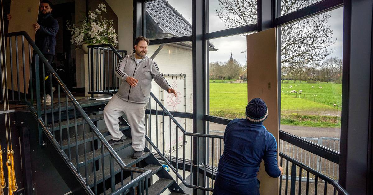 Levent kocht een villa, maar kan er niet mee aan de slag: ‘Ik ben helemaal in shock’