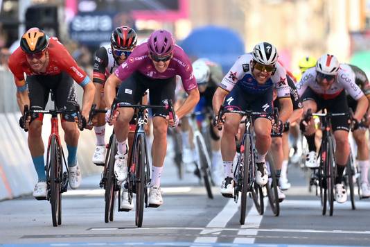 Démare wint dertiende etappe in de Giro