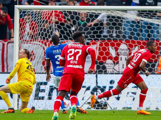 ONS RAPPORT. “De Champions’ play-offs zijn voorlopig zijn speeltuin”: veel mensen op de afspraak bij Antwerp, drie buizen bij Genk
