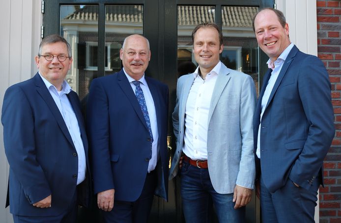 Wethouder Martin Veldhuizen (2e van links) verdwijnt waarschijnlijk uit het college van Aalten.