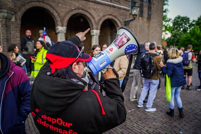 In het Eindhovense Stratum werd zaterdag gedemonstreerd tegen - onder meer - de coronamaatregelen