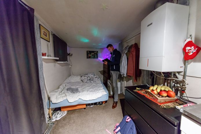 Beeld van een handhavingsactie van instanties in Etten-Leur.
