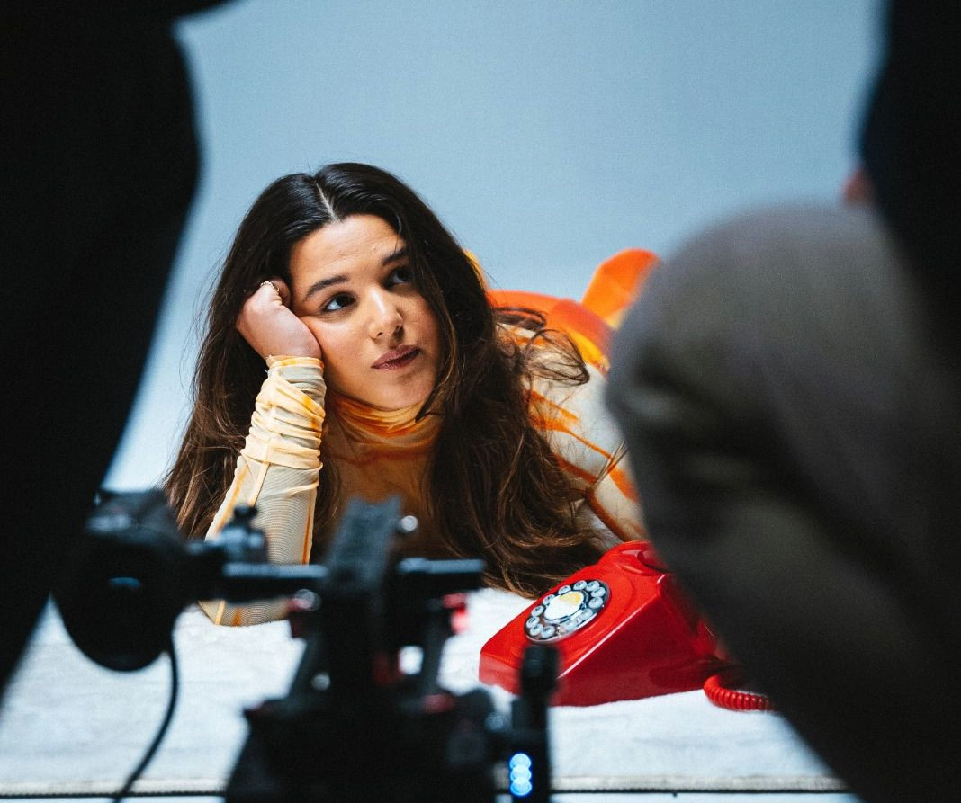 Utrechtse zangeres Amina (22) ging viral via TikTok 'Ik tour met Maan